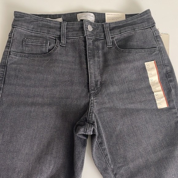 Universal Thread Factory Faded Black High Rise Skinny Jeans- 10 - Picture 9 of 13